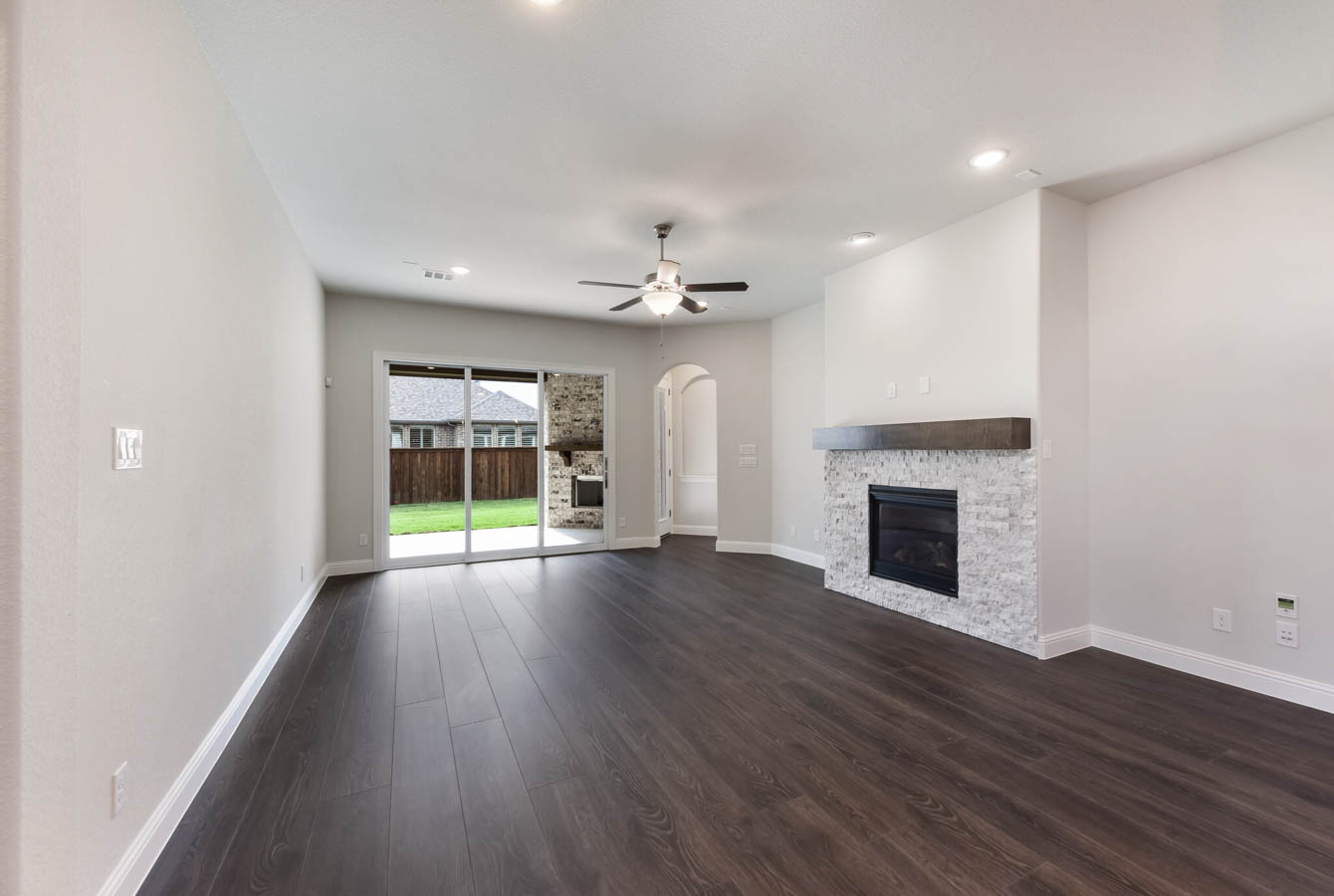 11_916WinterCreek_011_mls-1.jpg